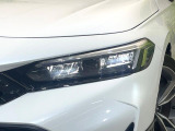 【LEDヘッドライト】悪天候や夜間走行時も良好な視界を確保し安心して運転できる高輝度LEDヘッドライトを装備!点灯速度が早く、消費電力も抑えられています。