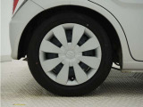 ◆純正ホイール装着車◆シンプルなデザインのホイールキャップ付きです。