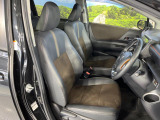 運転席シート廻りは使用感も少なく、良好な状態となっています。前オーナー様が丁寧に使っていたことがよくわかりますね。