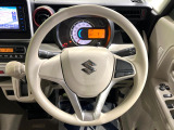 インテリアに合わせたデザインのステアリングは、運転される方のことも考え、運転しやすい形状、大きさです。是非一度、実際に触ってお確かめください。