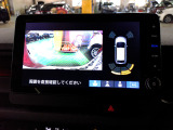 バックカメラの画像です。ガイドラインがスムースな車庫入れをサポートいたします。車庫入れの安心感がアップしますね。