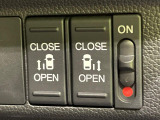 【両側パワースライドドア】スマートキーや運転席のスイッチで後席両側スライドドアの開閉が可能♪電動だから力を入れてドアを開ける必要が無く、小さなお子様でも簡単に開け閉めでき快適です♪