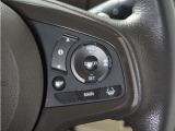 ◆アダプティブクルーズコントロール◆予め設定した車速内でクルマが自動的に加減速。前走車との適切な車間距離を維持しながら追従走行します。【LKAS】車線維持支援システムでステアリング操作を支援。