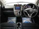 運転にかかわる様々な操作を安全に行えるように視点移動が少なく、操作性に配慮されたスイッチ類が凝縮されたコクピットです。
