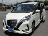 ☆両側ハンズフリーオートスライドドア☆スライドドアの下に足先を入れて引くだけで、ドアが自動で開く&閉まる!!まるで魔法のトビラです!!子供を抱いていても、両手に荷物を持っていても大丈夫!便利な装備!☆