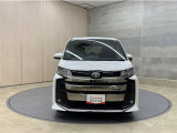 お車購入のポイントとなるフロントマスクです。上質で迫力あるデザインですね☆☆