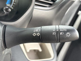 【オートライトシステム】車外の環境に合わせてライトを点灯します♪トンネル入り口では瞬時に点灯するなど、点灯、消灯を車外の明るさに応じて行います♪