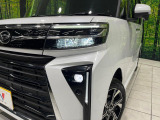 【LEDヘッドライト】悪天候や夜間走行時も良好な視界を確保し安心して運転できる高輝度LEDヘッドライトを装備!点灯速度が早く、消費電力も抑えられています。