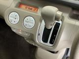 シンプルでスマートなセレクトレバーです