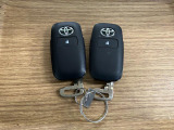 【スマートキー】 スマートキーを携帯していれば、ドアハンドルのボタンを押すだけでロックの解除ができます。