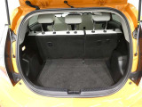 開口部の広いラゲージスペースは、ゴルフバックなどの荷物もラクラク積み込めます。