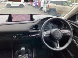 マツダコネクトの画面も運転の邪魔にならない高さです。