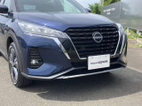 LEDヘッドランプ:ハロゲンランプの約2倍の光量でより明るく遠くを照らし、夜間走行時の視認性を高めます。