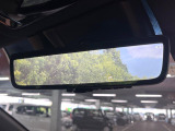 【デジタルインナーミラー】後席の大きな荷物や同乗者で後方が確認しづらい時でも安心!カメラが撮影した車両後方の映像をルームミラー内に表示。クリアな視界で状況の確認が可能です!