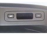 ☆電動リアゲート☆荷物で両手が塞がっていてもワンタッチボタンでリアテールゲートを自動で開閉できます。