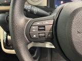 ステアリングにオーディオ操作スイッチが付いています。オーディオ画面に直接タッチしなくても操作が出来ますので、運転に集中できます。