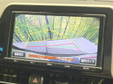 【バックカメラ】駐車時に後方がリアルタイム映像で確認できます。大型商業施設や立体駐車場での駐車時や、夜間のバック時に大活躍!運転スキルに関わらず、今や必須となった装備のひとつです!