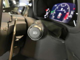 オートライト機能によりON/OFFはもちろん、ハイビーム/ロービームの切り替えもサポートします