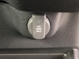 アクセサリーソケットを装備。車内アクセサリーの電源として便利です。