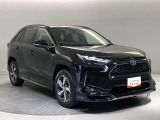 車の下廻りもリフトに上げて認定検査員が、細部までチェックをしています。安心してお乗りいただけるトヨタ認定中古車です。