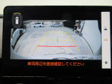 バックカメラの画像です。ガイドラインがスムースな車庫入れをサポートいたします。車庫入れの安心感がアップしますね。