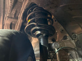お車を安心してお乗りいただく為には、足回りの定期点検が欠かせません。サービスサポート(有償保証)では無料点検もご提供しており、安心のカーライフをお過ごしいただけるサポート体制が整っています。