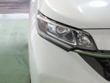 LEDヘッドライトは、点灯の瞬間から光量を発揮し、突然暗くなるトンネルなどでの安定感を高めます。