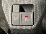 指先だけで簡単に操作が可能な電動パーキングブレーキを採用。「HOLD」スイッチを押すと、渋滞や信号待ちなどでブレーキペダルから足を離しても、ブレーキを保持するので安心です