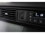 スマートフォンなどの音楽再生が可能なUSB接続ジャック装備車両です♪♪♪