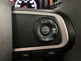 高速道路などを走行中にスイッチを入れると前を走る車の速度に合わせて追従していく機能があるクルーズコントロールを装備しています☆長距離ドライブとても重宝する機能です☆
