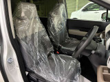 ファブリックシートはクッション性が良く、長時間の運転でも疲れにくくなっております。