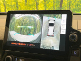 【パノラミックビューモニター】専用のカメラにより、上から見下ろしたような視点で360度クルマの周囲を確認することができます☆死角部分も確認しやすく、狭い場所での切り返しや駐車もスムーズに行えます。
