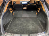 【パワーバックドア】スマートキーや運転席のボタンを押すだけでリアゲートが自動で開閉します!荷物を持っている時や、高い位置にあるバックドアを閉める際に便利な機能です♪