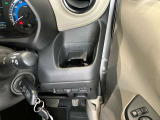 運転席側前部にドリンクホルダーあります♪運転中でも手が届きやすい位置にあって使い易いです♪
