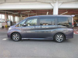 両側パワースライドドア付きだから、狭い駐車スペースなどでの 乗り降りラクラク!小さなお子さまのいるご家庭には嬉しい装備。
