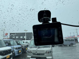 【ドライブレコーダー】時間に合わせた情報をしっかりと録画録音いたします。運転に際してのトラブルや事故などの映像もしっかりと録音録画いたします。
