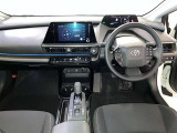 運転席周りのレイアウトをご覧ください。ナビゲーションが綺麗に装着されすっきり収まってますね!