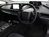 視線を前方に誘導する、トップマウントメーターを起点とし、安全確認がしやすく、運転に集中できる構成に。最大限走りの良さを楽しむことができます。