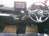 操作しやすい運転席廻り!操作パネルも使いやすい!!ドライブが楽しくなります!