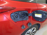 車両側充電装備として普通充電と急速充電を装備しております。