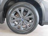 右前 18インチアルミホイール タイヤサイズは、225/55R18です。「*ホイールロックナットは展示用です」