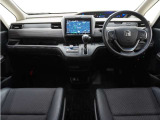 ◆インテリアパネル◆視界広々で非常に運転しやすくロングドライブでも疲れを感じさせないすっきりとまとまったインパネ周りです。