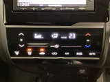 オートエアコンがついてますので、お好みの温度をセットするだけで風の強さや風量を自動で調整します。スイッチも簡単操作で快適に過ごせます。