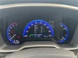 視認性に優れたメーターを採用しており、走行中でも車速や情報が分かりやすく表示されます。運転時の視線移動をむりのない範囲に抑え、快適で安心感のあるドライブをサポートします。