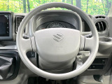 インテリアに合わせたデザインのステアリングは、運転される方のことも考え、運転しやすい形状、大きさです。是非一度、実際に触ってお確かめください。