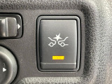 【エマージェンシーブレーキ】走行中に前方の車両等を認識し、衝突しそうな時は警報とブレーキで衝突回避と被害軽減をアシスト。より安全にドライブをお楽しみいただけます。