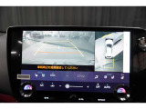 上から車両を見下ろしたような映像をナビゲーション画面に表示する「パノラミックビューモニター(床下透過表示機能付き)も搭載しています。