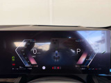ドライビング・パフォーマンスをボタンを操作するとメーター内の液晶パネル部分の変更が可能。メディア操作の内容も液晶画面に投影して運転時のストレス軽減★