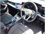 Audi正規ディーラーが高品質をお約束。高度な訓練・教育を受けたAudi専任メカニックが、100項目にもおよぶ精密な点検を実施いたします。すべてをクリアしたAudi車だけが、あなたのお手元に届けられるのです。