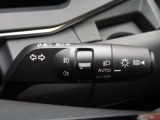 【ハイビームアシスト】先行車または対向車や周囲の明るさなどに応じ、自動的に上向きと下向きを切り替えます♪